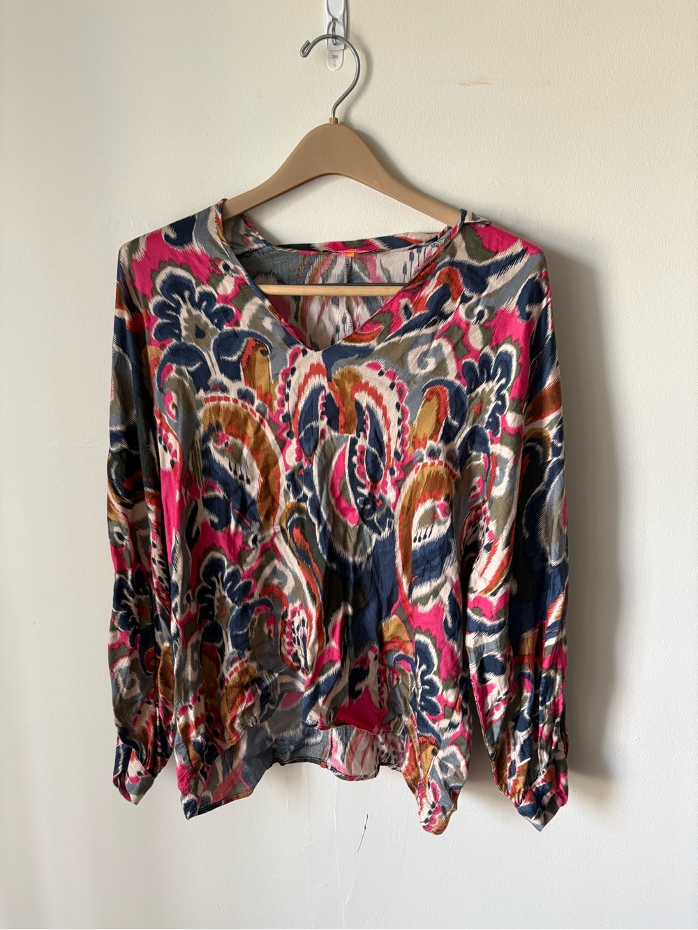 Vilagallo Women’s V-Neck Long Sleeve Printed Top - Pink Multi 100% Cotton
